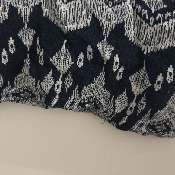 Patterned top - Picture 4 of 7